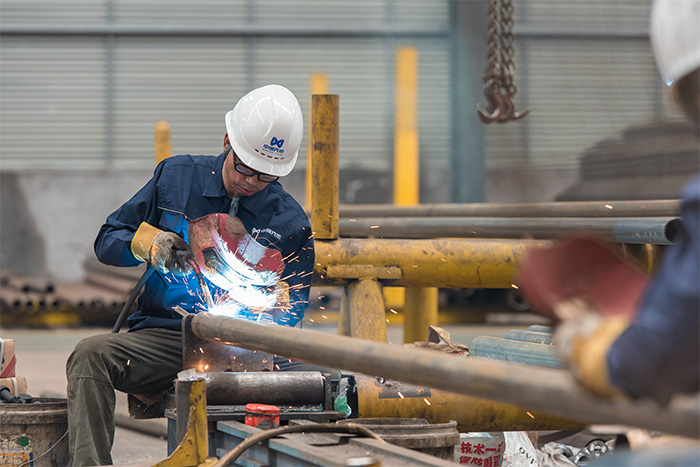 东方网架焊接车间